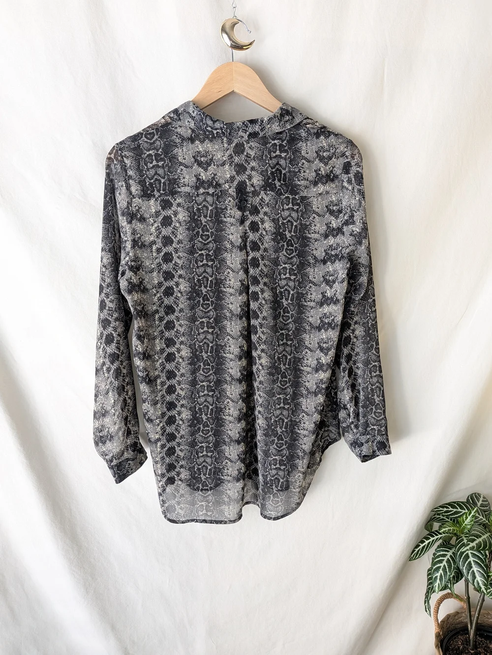 Pleione lightweight sheer